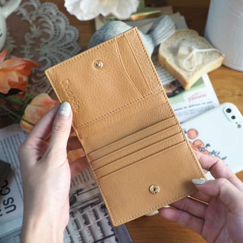 Hannah (Vanilla) : Small leather short wallet, folded wallet, Mini wallet