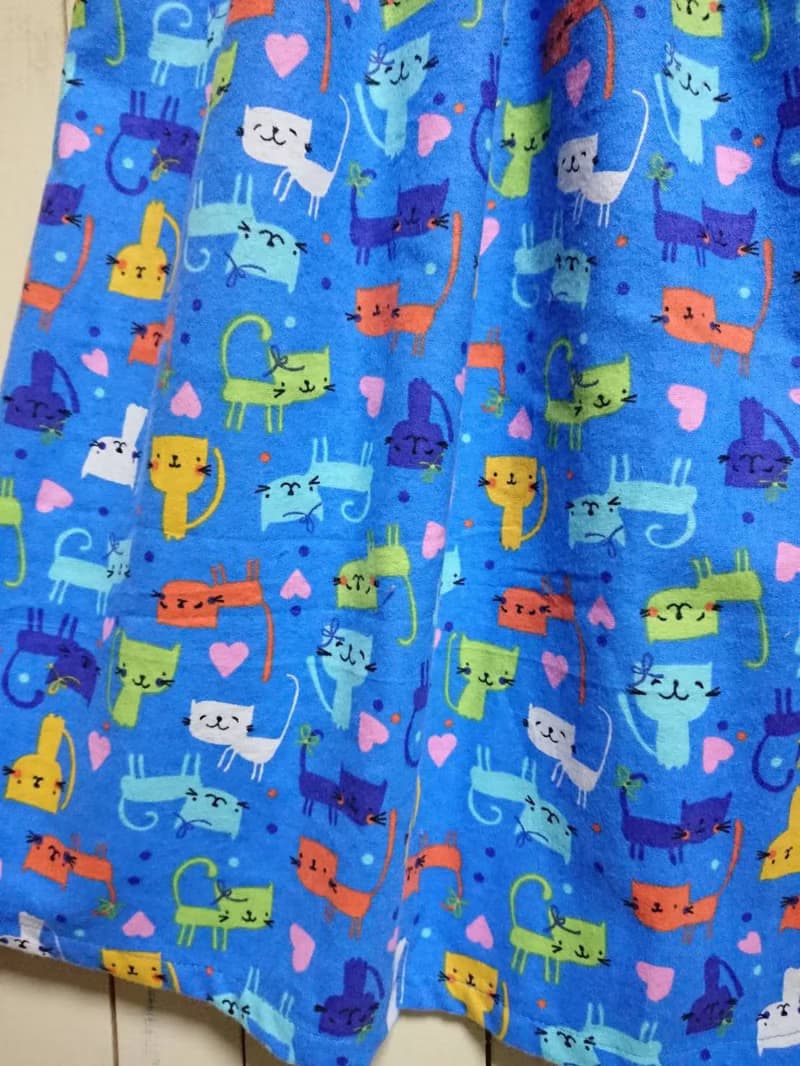 【換季特賣 Off-season sale】 Flannel Colorful Cat skirt BLUE USAcotton 日本製 輸入生地 FREE