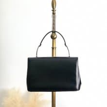 【 日本直送　名牌中古包 】Salvatore Ferragamo  ハンドバッグ ブラック レザー フラップ トップハンドル vintage sca6k6