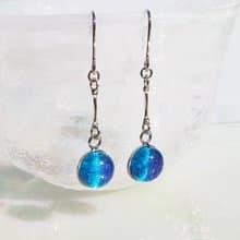 光るガラス(きらり【海】)ピアス/イヤリング 【金具選べます】【受注制作】