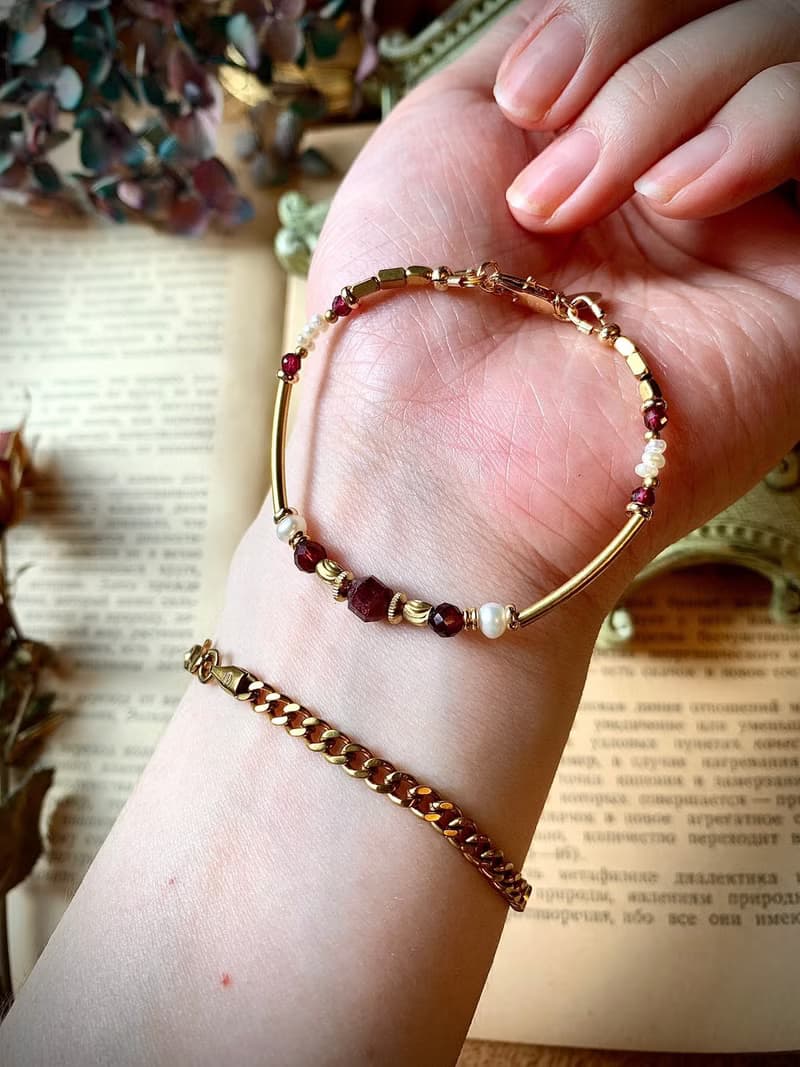 -收藏家-天然水晶手鍊 石榴石 天然淡水珍珠 復古黃銅手鍊