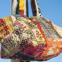 手工縫紗麗布手提袋 絲綢刺繡手拿包 印度絲綢刺繡絲便當袋-繁花