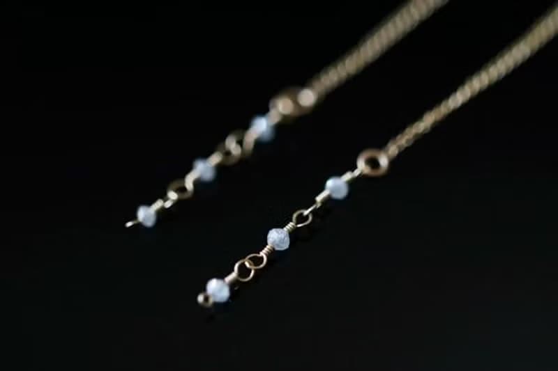 永遠に変わらないもの 天然ホワイトグレーダイヤモンドのアメリカンピアス 4月誕生石