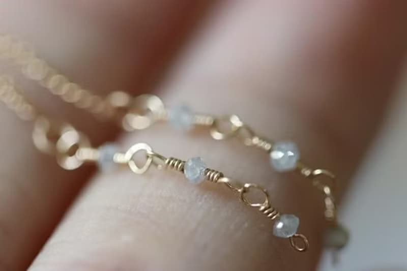 永遠に変わらないもの 天然ホワイトグレーダイヤモンドのアメリカンピアス 4月誕生石