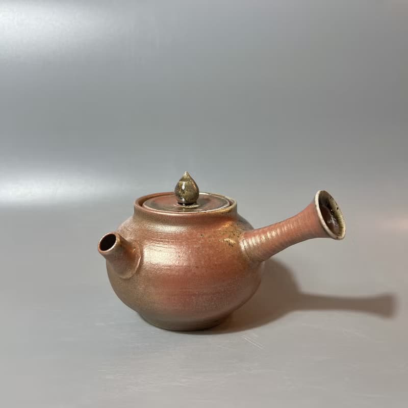 柴燒重落灰側把茶壺 / 小平凡手作