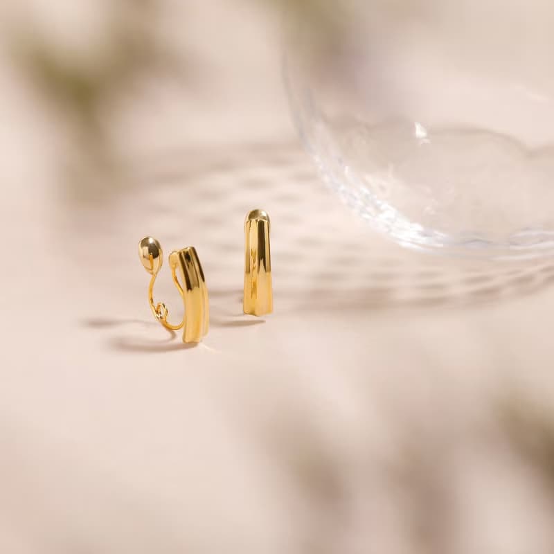 scoop-line loop-fit earring GD　ループフィットイヤリング　スタイリッシュでシンプルなデザイン 　ゴールド