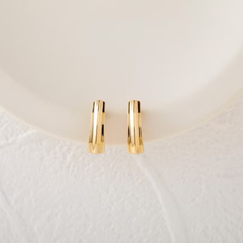 scoop-line loop-fit earring GD　ループフィットイヤリング　スタイリッシュでシンプルなデザイン 　ゴールド