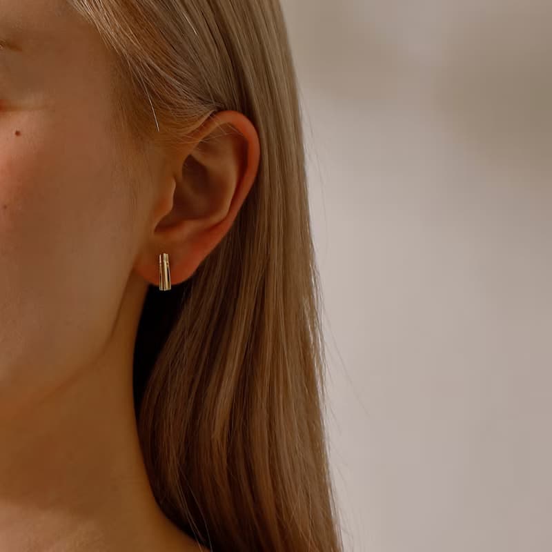 scoop-line loop-fit earring GD　ループフィットイヤリング　スタイリッシュでシンプルなデザイン 　ゴールド