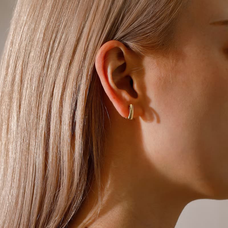 scoop-line loop-fit earring GD　ループフィットイヤリング　スタイリッシュでシンプルなデザイン 　ゴールド