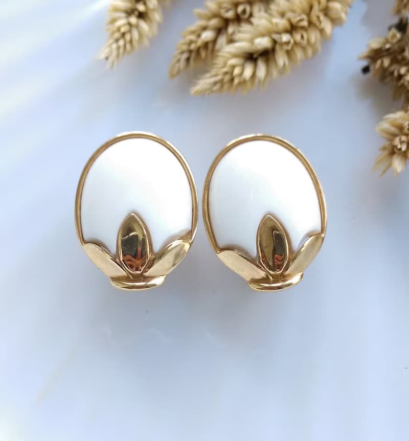Vintage Jewelry 西洋古董飾品 可愛白珠 小花苞 夾式耳環