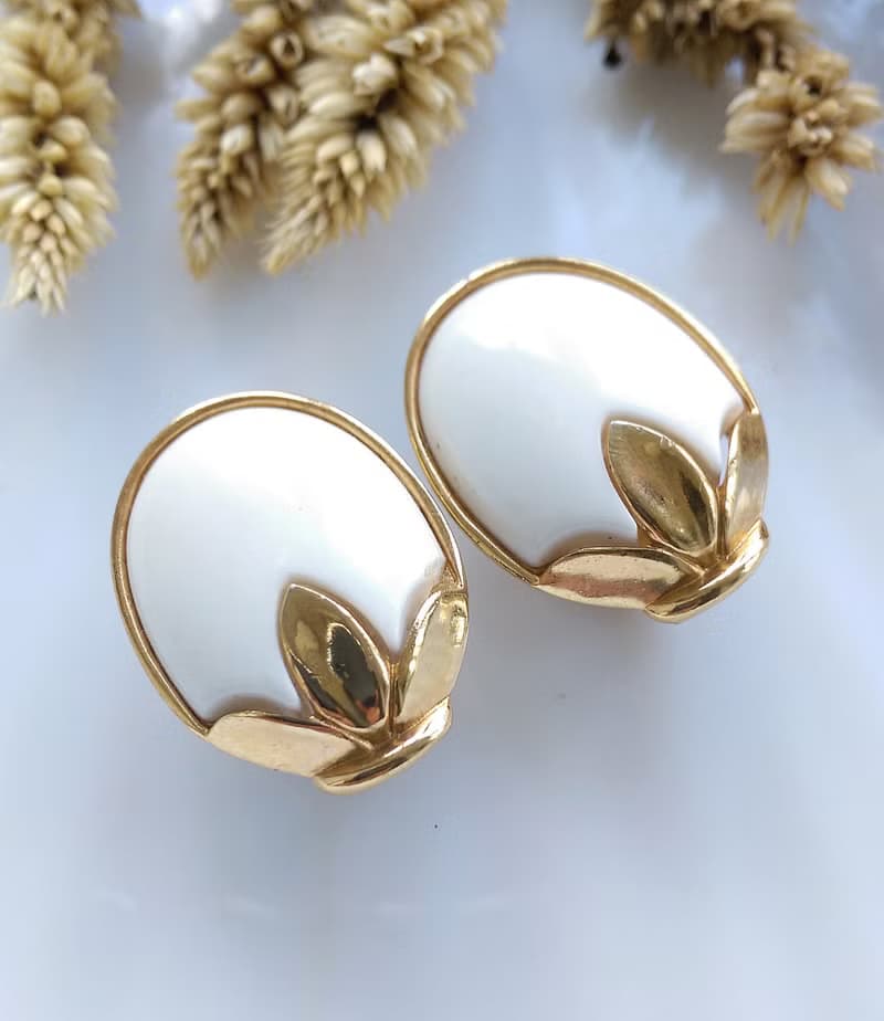 Vintage Jewelry 西洋古董飾品 可愛白珠 小花苞 夾式耳環