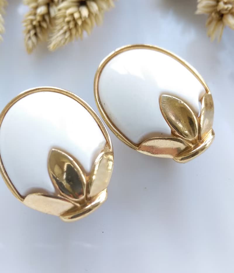 Vintage Jewelry 西洋古董飾品 可愛白珠 小花苞 夾式耳環