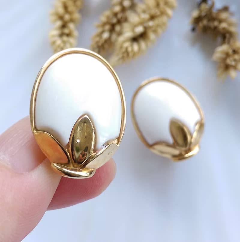 Vintage Jewelry 西洋古董飾品 可愛白珠 小花苞 夾式耳環
