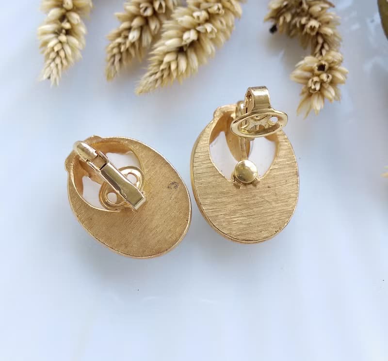 Vintage Jewelry 西洋古董飾品 可愛白珠 小花苞 夾式耳環