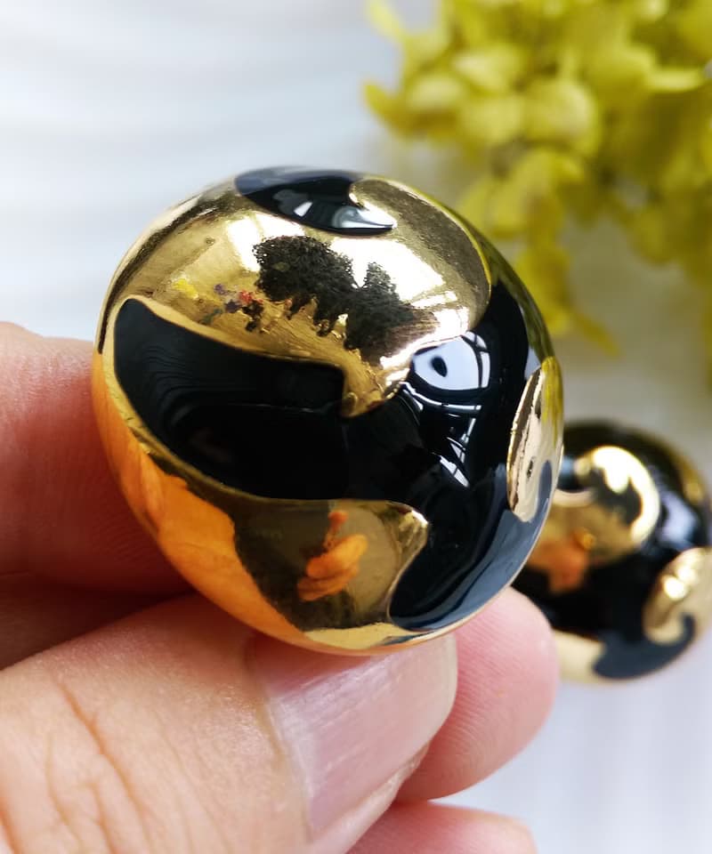 Vintage Jewelry 西洋古董飾品 AVON 摩登 厚實半圓球 夾式耳環