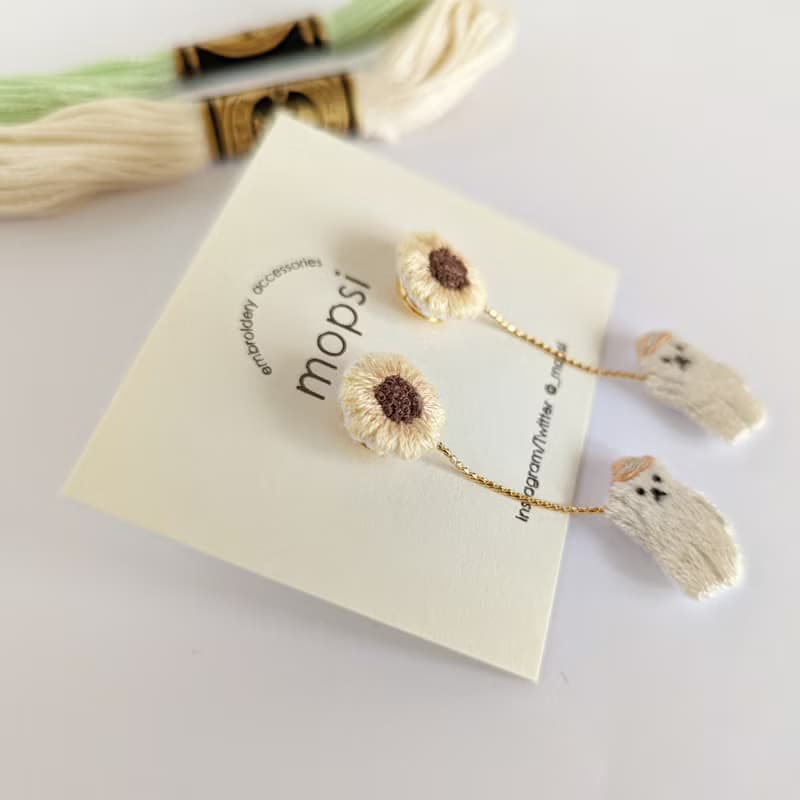 ひまわりとしろくま 刺繍ピアス/イヤリング
