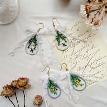 手作刺繡//蝴蝶結花束耳環//可改夾式