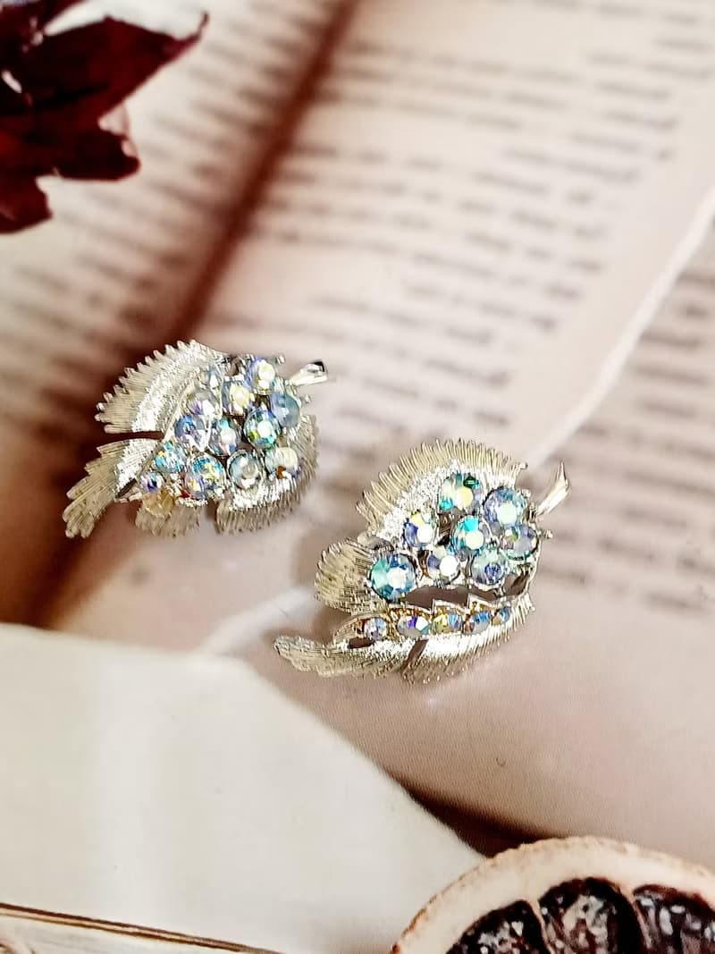 vintage jewelry 古董亮銀葉形極光萊茵 夾式耳環