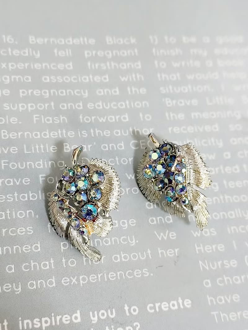 vintage jewelry 古董亮銀葉形極光萊茵 夾式耳環