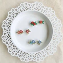 手作刺繡//清甜野花不對稱耳環//可改夾式