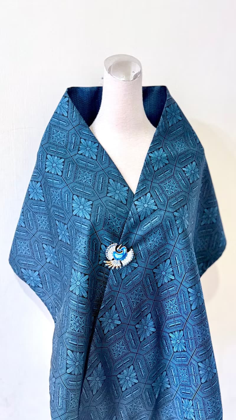 純手作藍色絲質毛料混紡幾何花朵迷你龜甲圖騰圍巾披肩