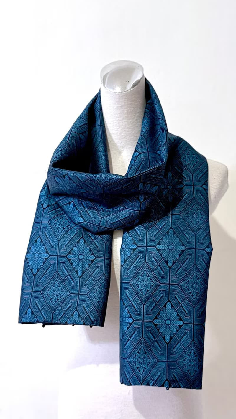 純手作藍色絲質毛料混紡幾何花朵迷你龜甲圖騰圍巾披肩