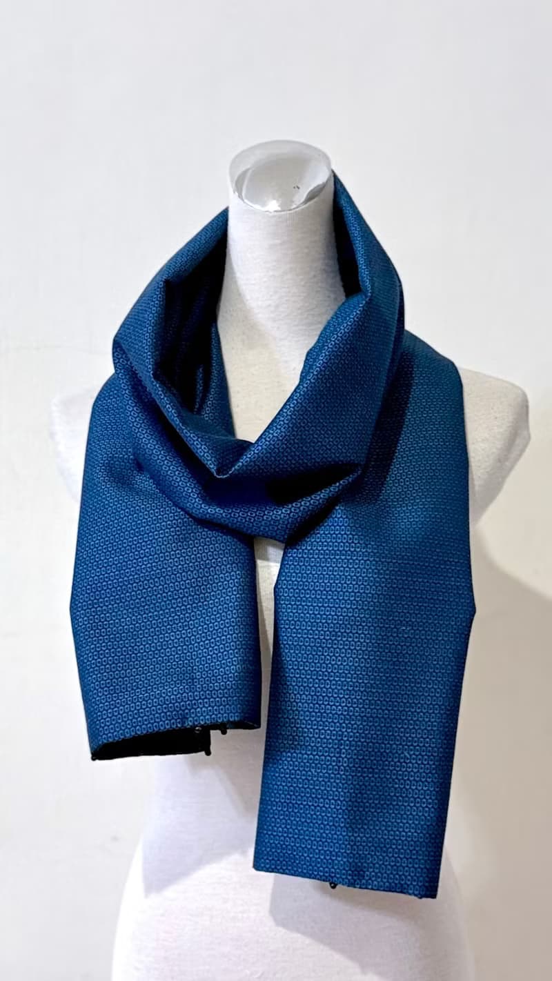 純手作藍色絲質毛料混紡幾何花朵迷你龜甲圖騰圍巾披肩