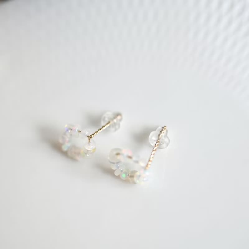 願いを叶う ウォーターオパール　しずくのネジネジピアス　イヤリング10月誕生石