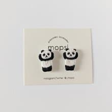 ばんざいパンダ　刺繍ピアス/イヤリング