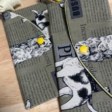 文青風優質萬用存摺袋 霸氣狗仔 大地黃 蛇年 禮物 收納 濕紙巾