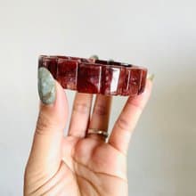 靜謐深紅 靈魂的熱度【牛血紅膠花手排】珍藏品/一物一拍