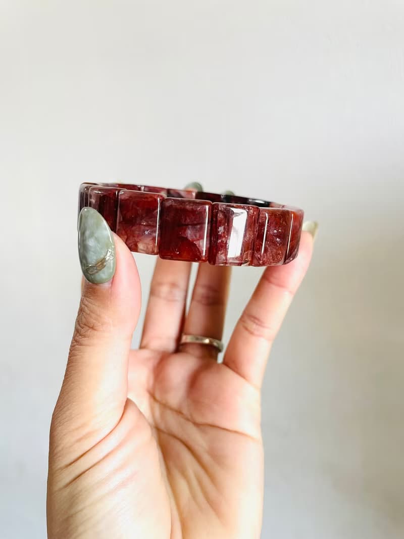 靜謐深紅 靈魂的熱度【牛血紅膠花手排】珍藏品/一物一拍