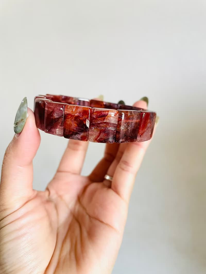 靜謐深紅 靈魂的熱度【牛血紅膠花手排】珍藏品/一物一拍