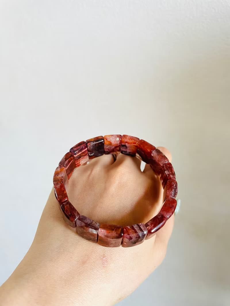 靜謐深紅 靈魂的熱度【牛血紅膠花手排】珍藏品/一物一拍