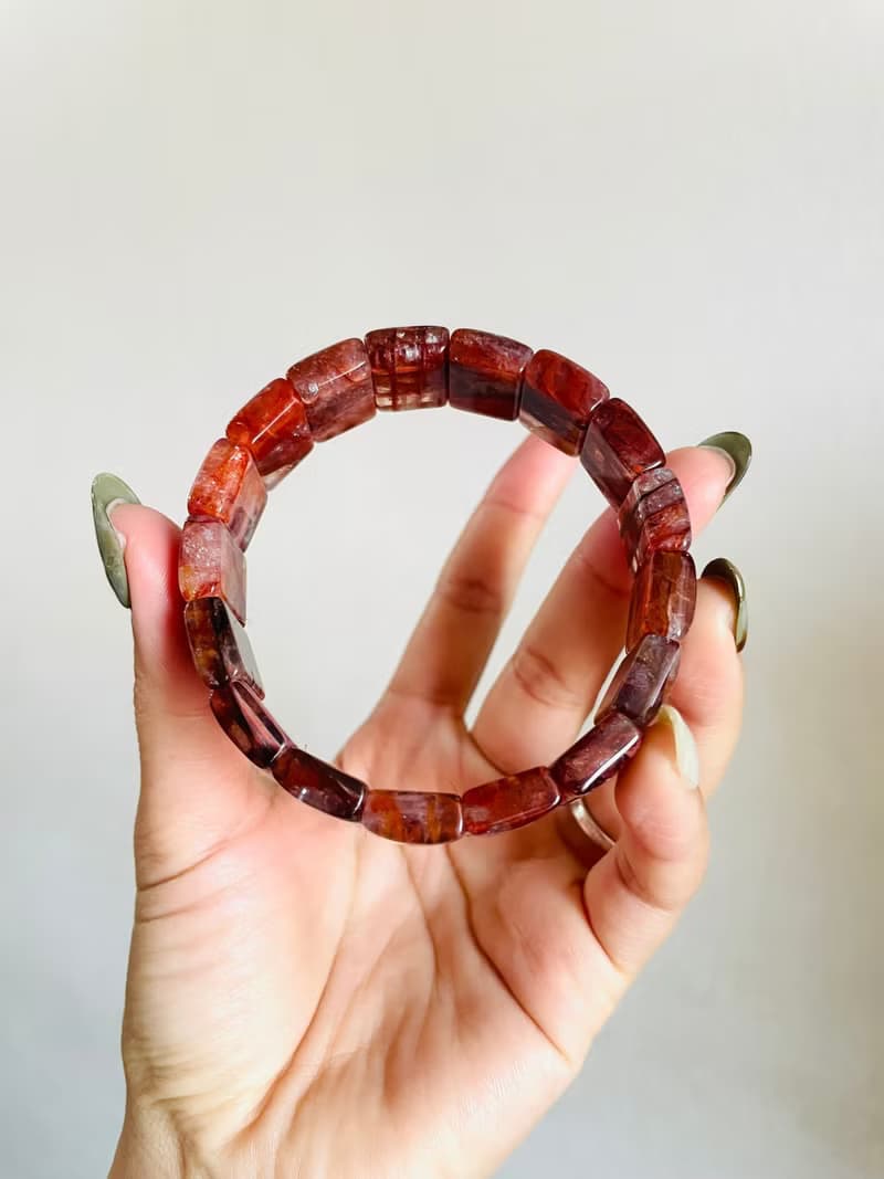 靜謐深紅 靈魂的熱度【牛血紅膠花手排】珍藏品/一物一拍