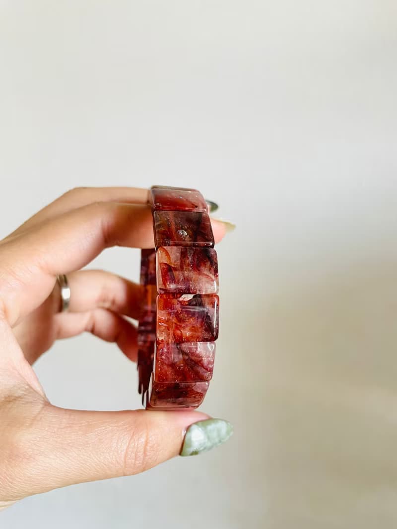 靜謐深紅 靈魂的熱度【牛血紅膠花手排】珍藏品/一物一拍