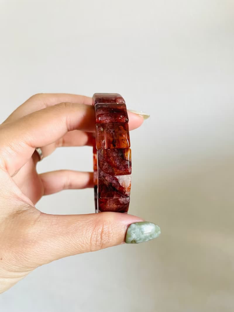 靜謐深紅 靈魂的熱度【牛血紅膠花手排】珍藏品/一物一拍