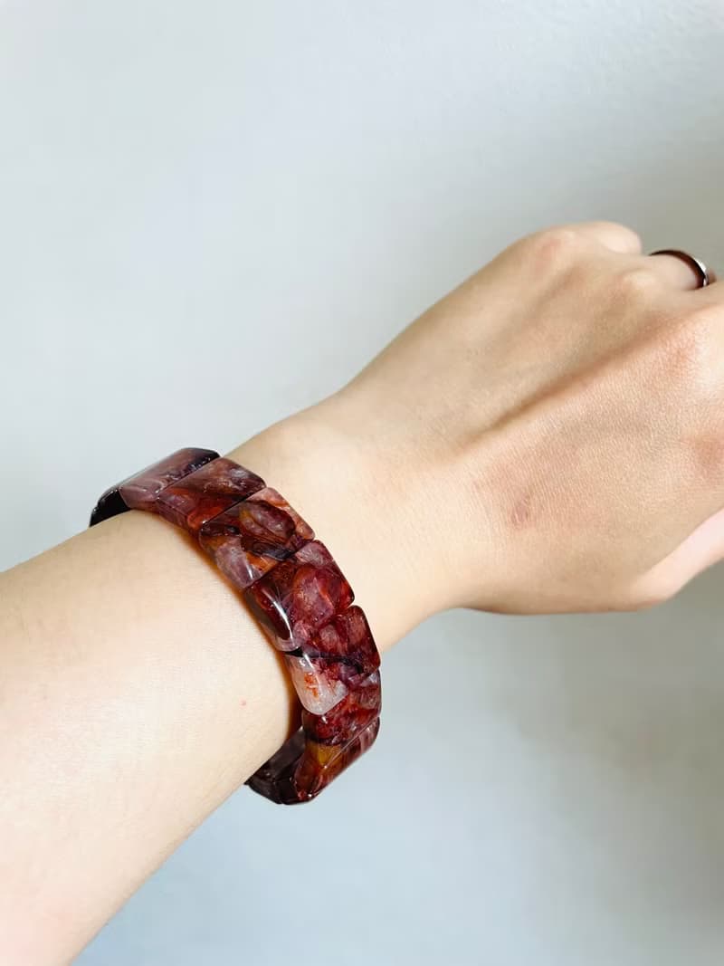 靜謐深紅 靈魂的熱度【牛血紅膠花手排】珍藏品/一物一拍