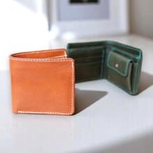 Berta / クラシック折りたたみ財布 【革6色×糸12色から選択】 手縫い刺繍のカスタム無料 / 日本製 / ギフト対応 【g-53】