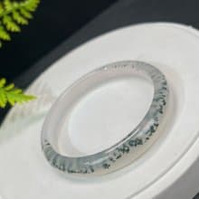 高品質 白色瑪瑙手鐲 59MM 冰潤起剛飄綠朱砂點玉髓手環 自信魅力
