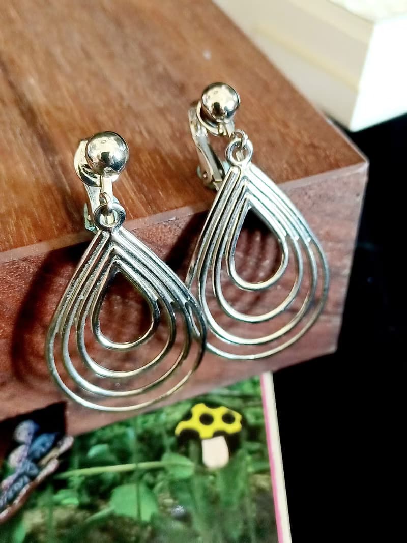 vintage jewelry  古典水滴型金屬迴圈夾式耳環