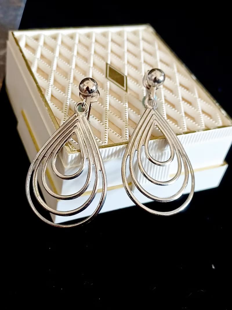 vintage jewelry  古典水滴型金屬迴圈夾式耳環