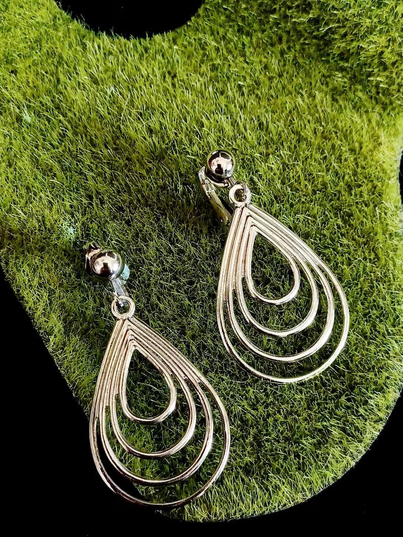 vintage jewelry  古典水滴型金屬迴圈夾式耳環