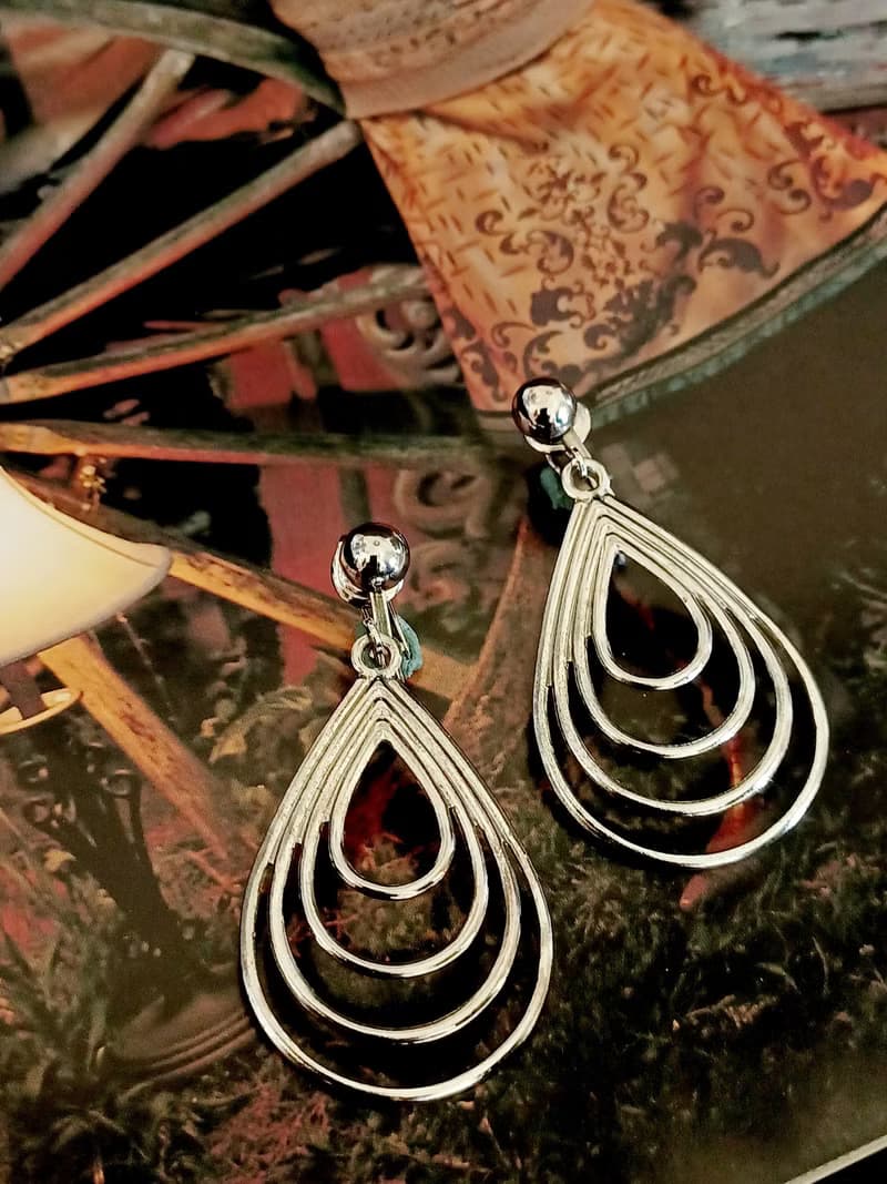 vintage jewelry  古典水滴型金屬迴圈夾式耳環