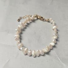 【Japan Handmade】淡水パール ブレスレット　ポテト型　Surgical Stainless　Adjustable Clasp　上品で愛らしい輝き