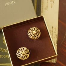 -古董Avon 古董古典金色蕾絲雕花夾式耳環 原裝盒 C924