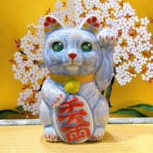 【盈藤寄喜】日本清水燒招財貓 |花結晶 銀藤 - 千万両 左