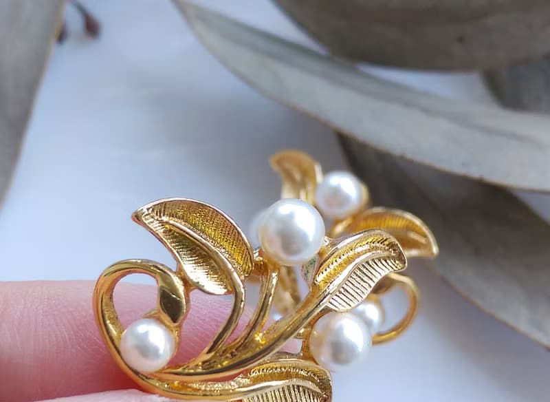 Vintage Jewelry 西洋古董飾品 Napier 優雅仿珠 葉形 針式耳環