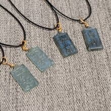 【親翠】天然翡翠 瓜地馬拉絕美意境飄花棉中文字 | 正反面皆可戴