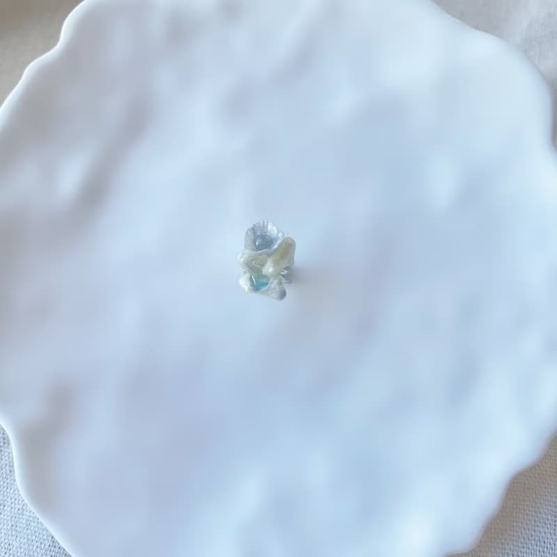 TeenyTinyCraft | 星骸•藍星 手工耳骨夾